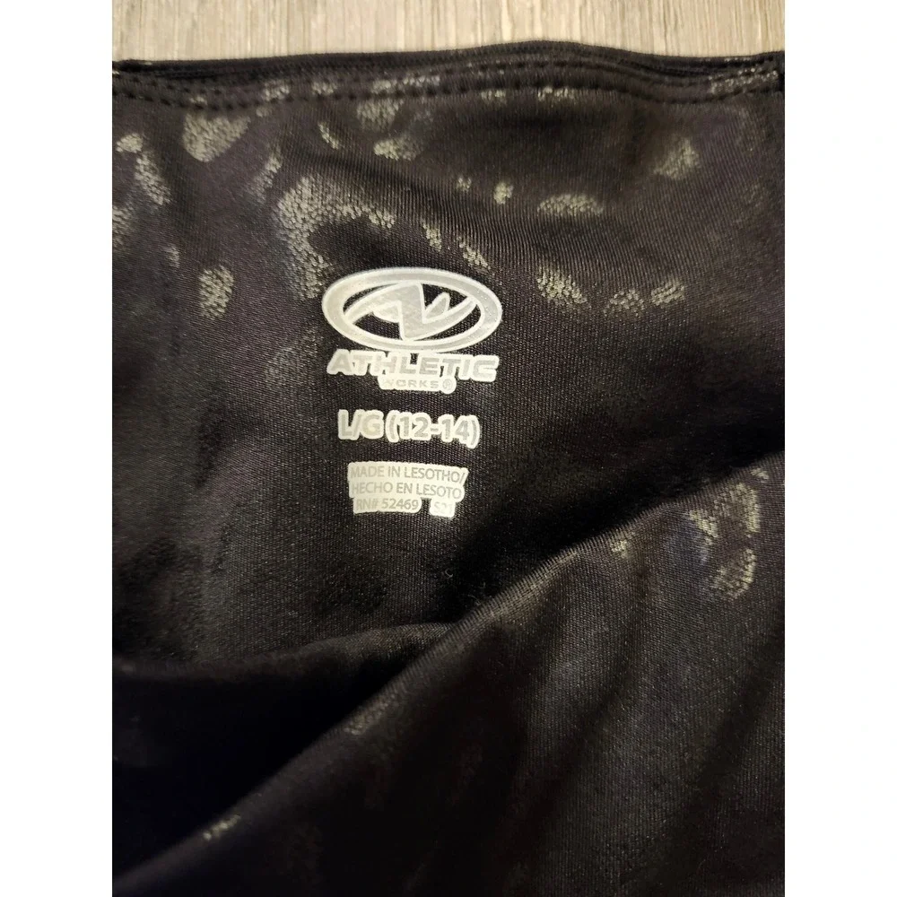 Athletic Works Animal Print Embossed Legging Women's NWOT Size Large Black - Picture 4 of 6